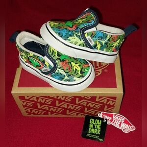 Worn Once Infant Toddlers Vans Slip On V Shoes Glow in the Dark Sharks Sz 3 TD